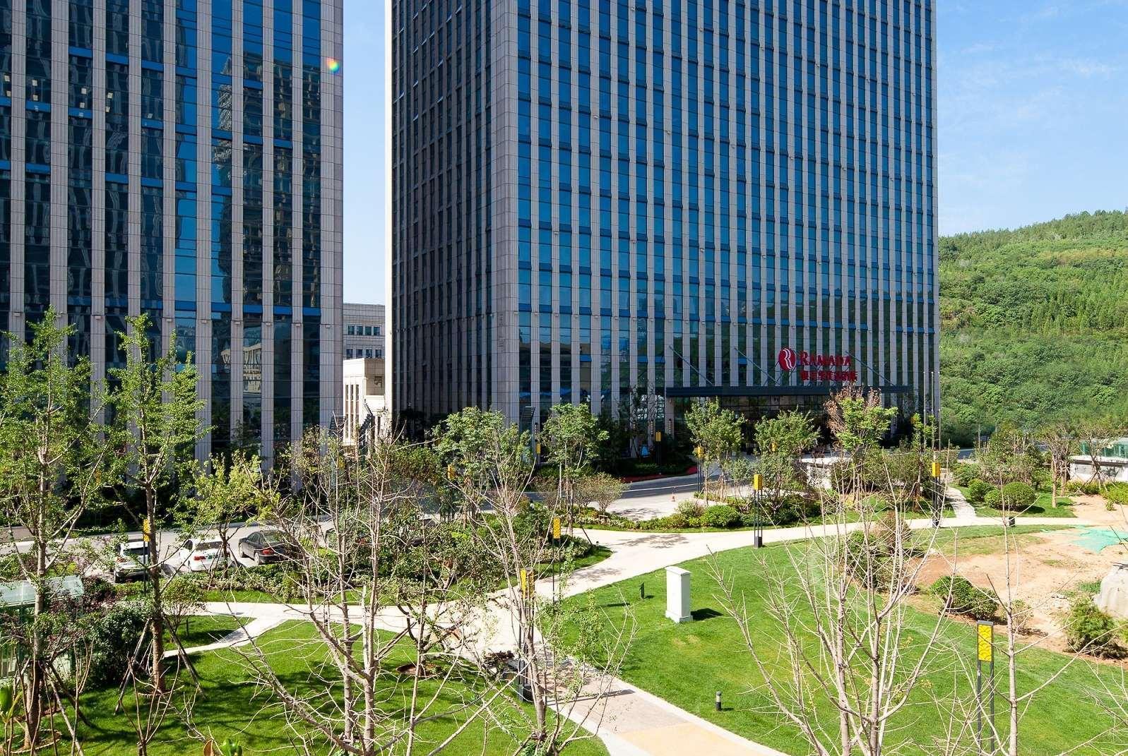 Ramada Jinan Hotel Exterior photo